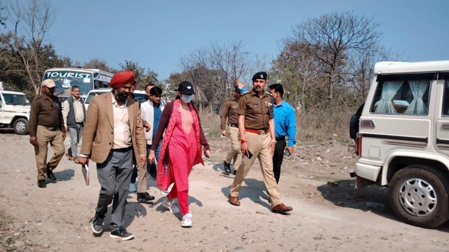 कुंभ मेले की तैयारियां हुई तेज, ग्राउंड जीरो पर मेलाधिकारी सोनिका, दक्षद्वीप व बैरागी कैंप क्षेत्र का सुबह-सवेरे किया निरीक्षण, अधिकारियों को दिए निर्देश 