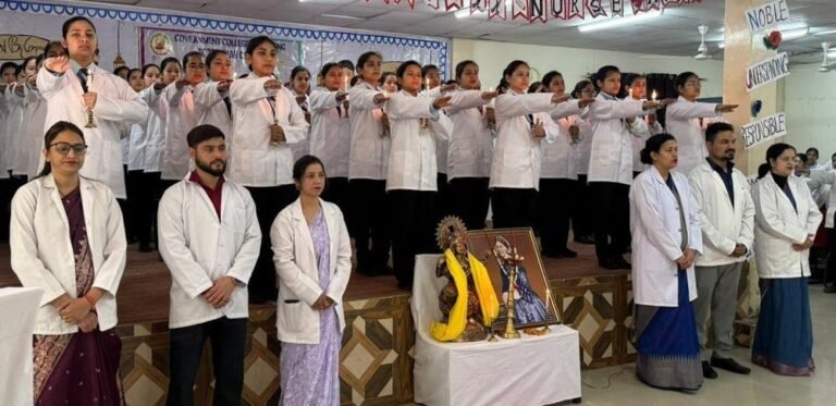 मरीजों की बेहतर सेवा का नर्सिंग छात्रों ने लिया संकल्प