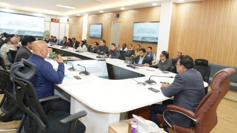 मुख्य सचिव ने व्यय वित्त समिति की बैठक में विभिन्न जनपदों की महत्वपूर्ण विकास योजनाओं को मिली स्वीकृति