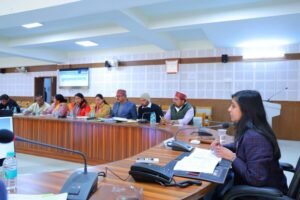 दिव्यांगों को स्वरोजगार के लिए प्रेरित कर योजनाओं से करें लाभान्वित – डीएम स्वाति एस. भदौरिया