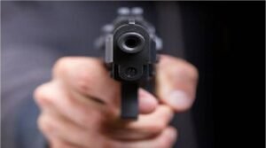 सिरफिरे ने क्लासरूम में छात्रा को गोली मारी, फिर खुद को भी उड़ाया